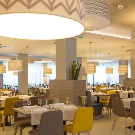 Отель Park Plaza Arena 3*
