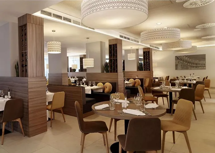 Park Plaza Arena 3* Pula